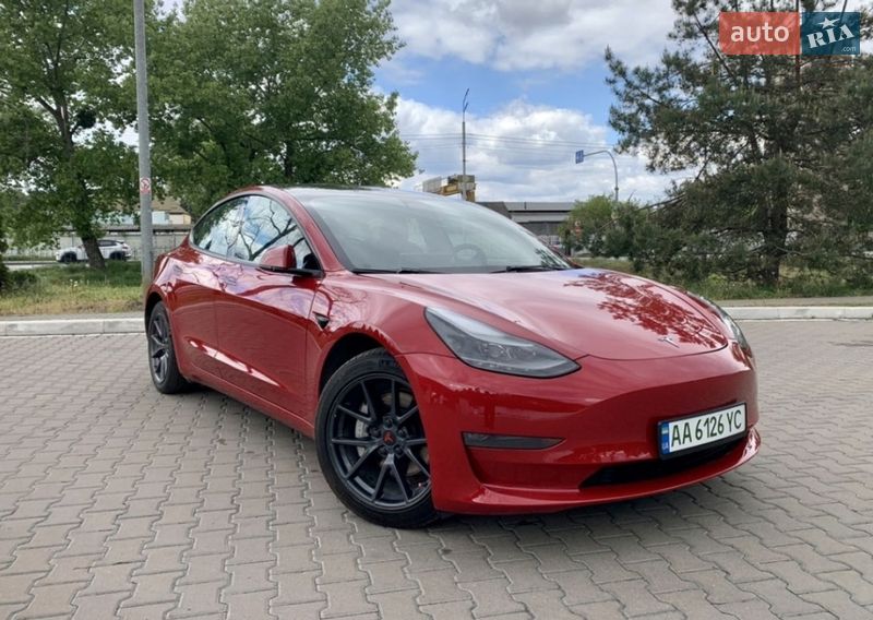 Седан Tesla Model 3 2022 в Киеве