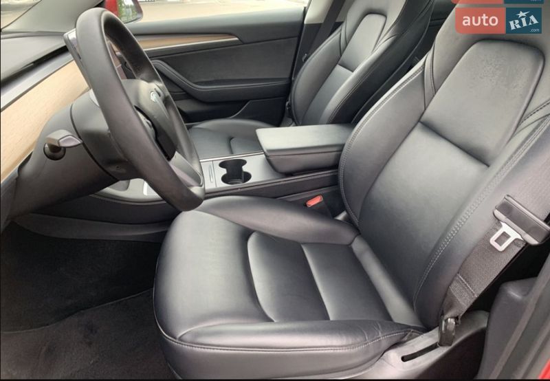 Седан Tesla Model 3 2022 в Киеве