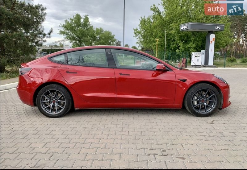 Седан Tesla Model 3 2022 в Киеве