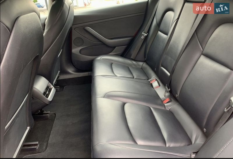 Седан Tesla Model 3 2022 в Киеве