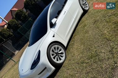 Tesla Model 3  2022
