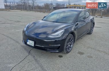 Tesla Model 3  2019