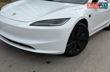 Tesla Model 3  2025