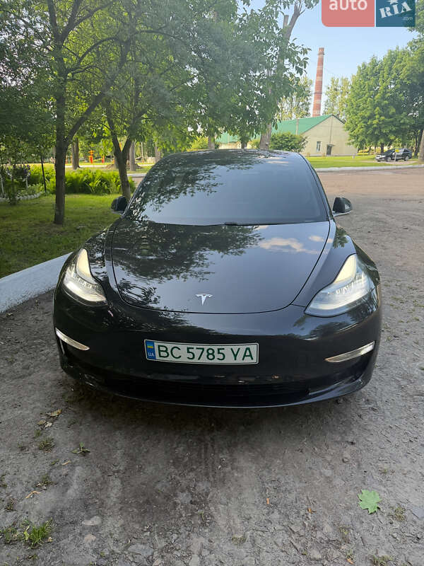 Седан Tesla Model 3 2018 в Львове