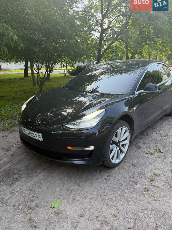 Седан Tesla Model 3 2018 в Львове