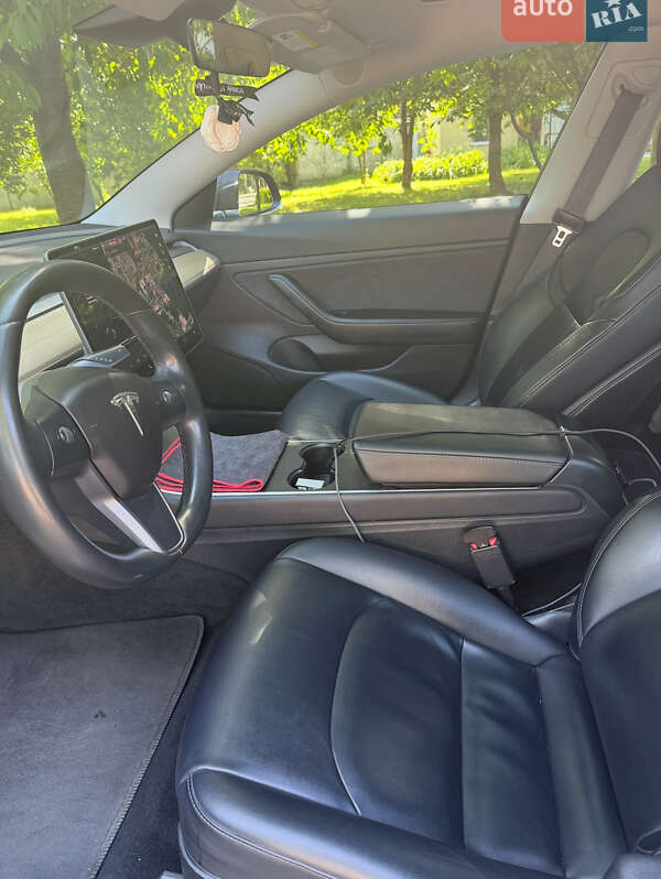 Седан Tesla Model 3 2018 в Львове