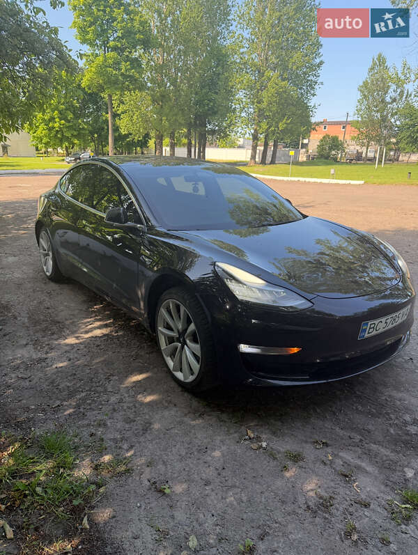 Седан Tesla Model 3 2018 в Львове