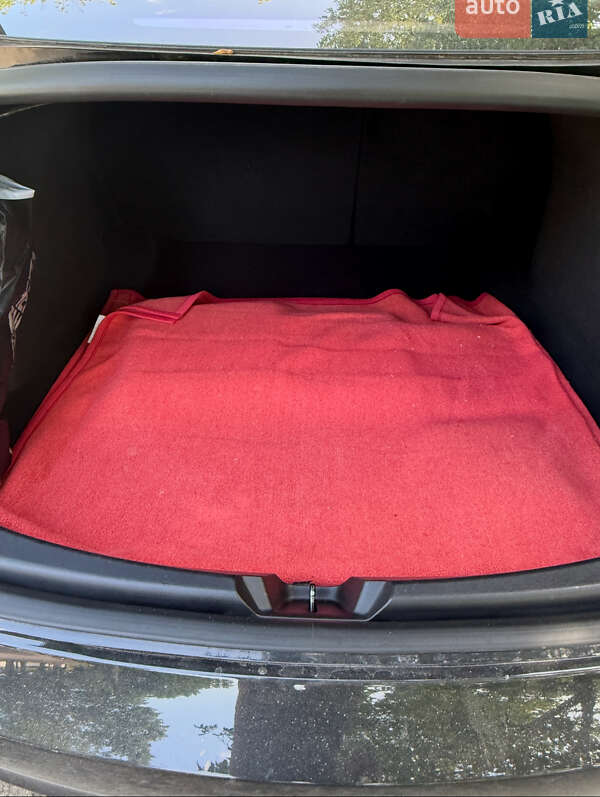 Седан Tesla Model 3 2018 в Львове