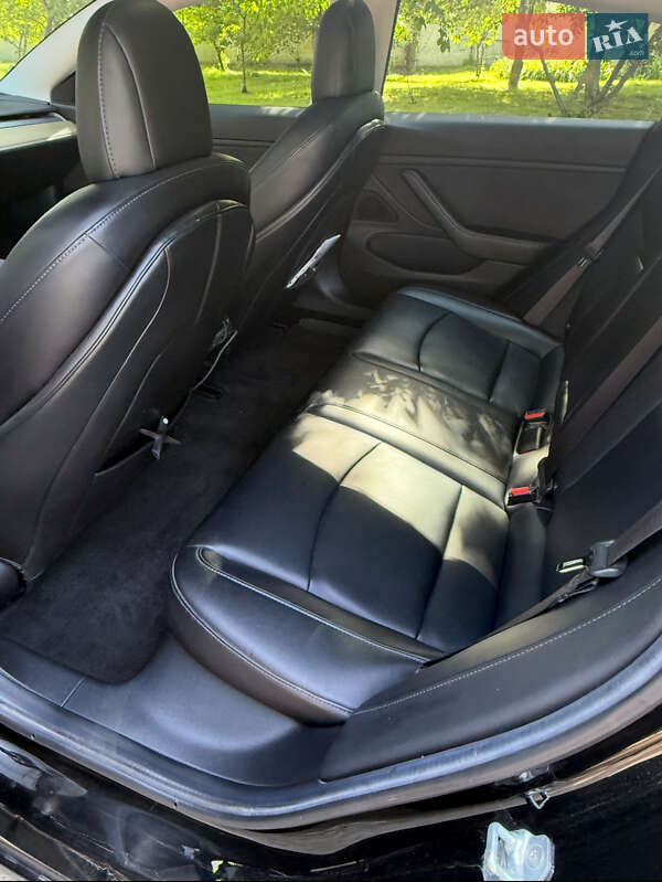 Седан Tesla Model 3 2018 в Львове