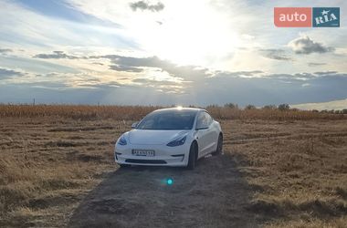 Tesla Model 3  2021