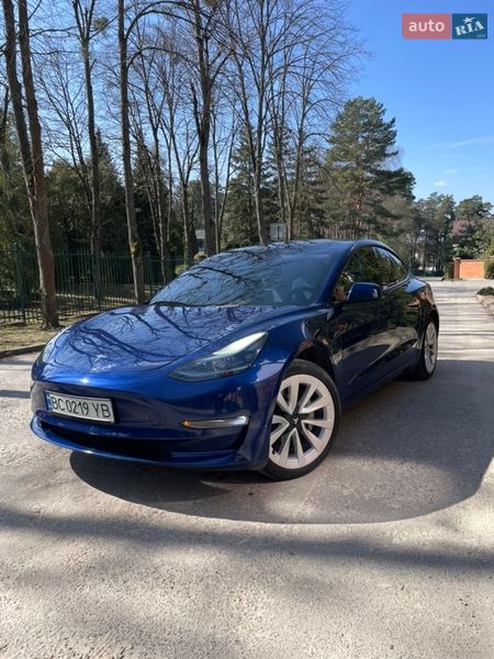 Седан Tesla Model 3 2022 в Львове