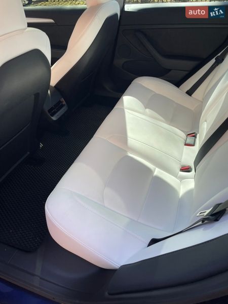 Седан Tesla Model 3 2022 в Львове