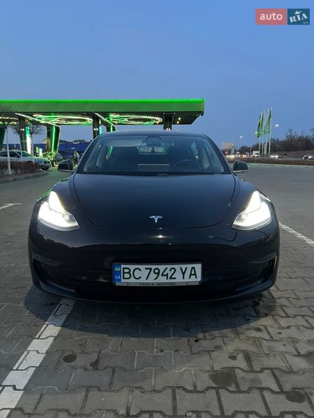 Седан Tesla Model 3 2019 в Львові