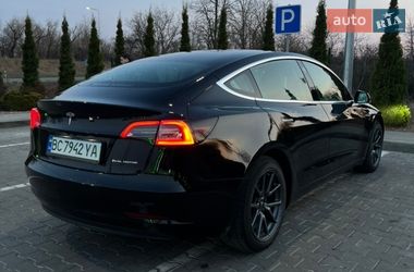 Седан Tesla Model 3 2019 в Львові