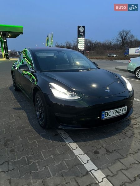 Седан Tesla Model 3 2019 в Львові