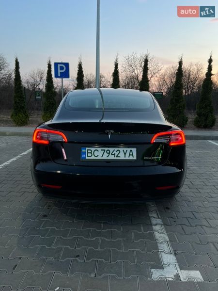 Седан Tesla Model 3 2019 в Львові