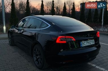 Седан Tesla Model 3 2019 в Львові