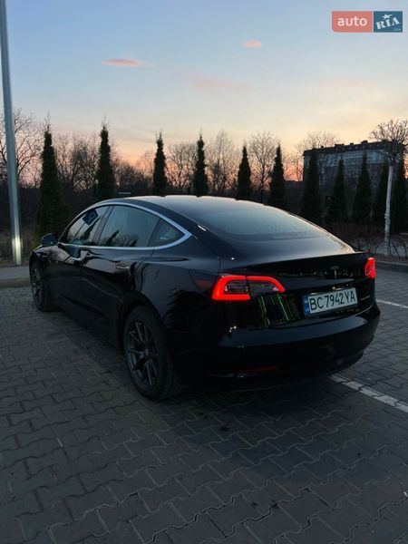 Седан Tesla Model 3 2019 в Львові