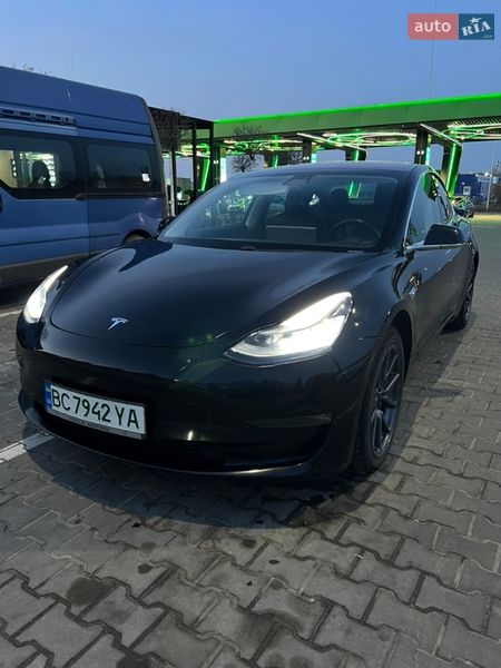 Седан Tesla Model 3 2019 в Львові