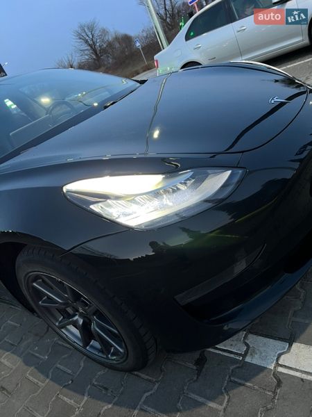 Седан Tesla Model 3 2019 в Львові