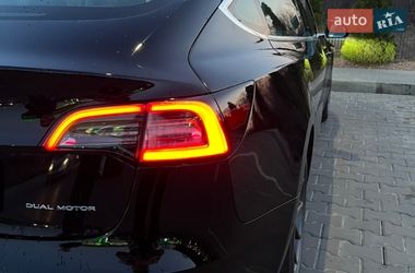 Седан Tesla Model 3 2019 в Львові