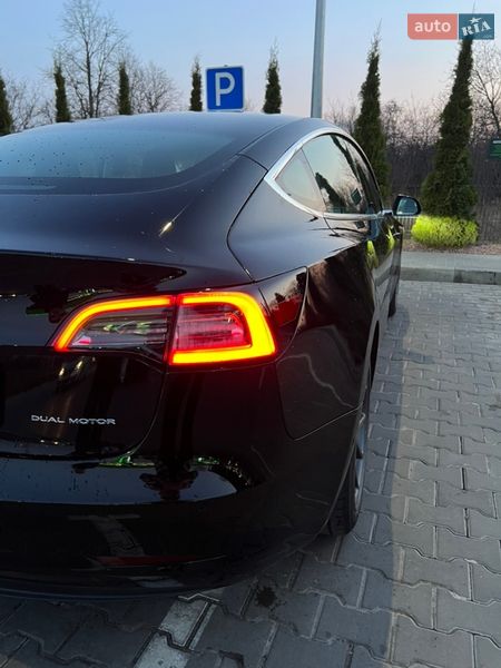 Седан Tesla Model 3 2019 в Львові