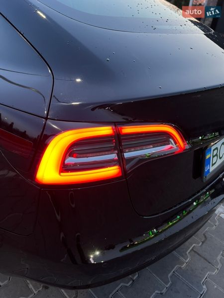 Седан Tesla Model 3 2019 в Львові