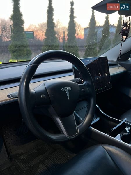 Седан Tesla Model 3 2019 в Львові