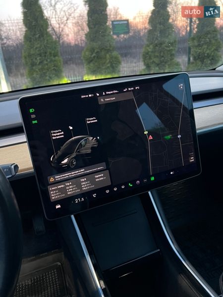 Седан Tesla Model 3 2019 в Львові