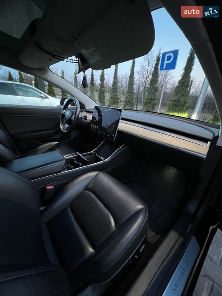 Седан Tesla Model 3 2019 в Львові