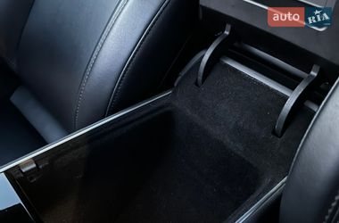 Седан Tesla Model 3 2019 в Львові