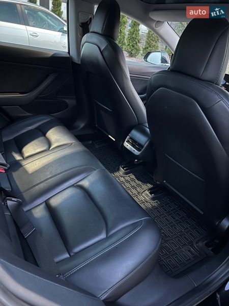 Седан Tesla Model 3 2019 в Львові
