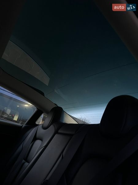 Седан Tesla Model 3 2019 в Львові