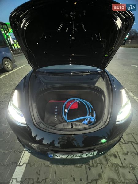Седан Tesla Model 3 2019 в Львові