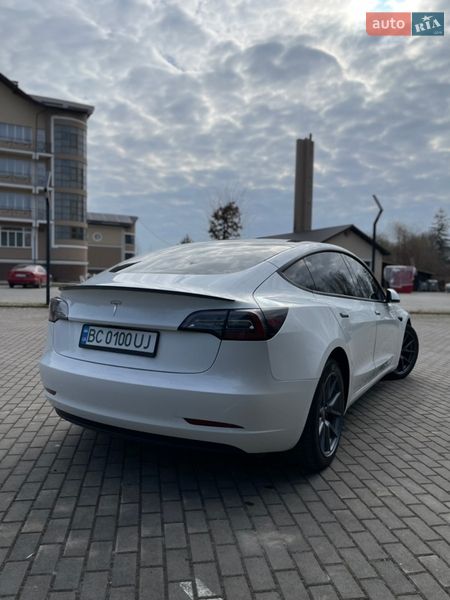 Седан Tesla Model 3 2022 в Львові