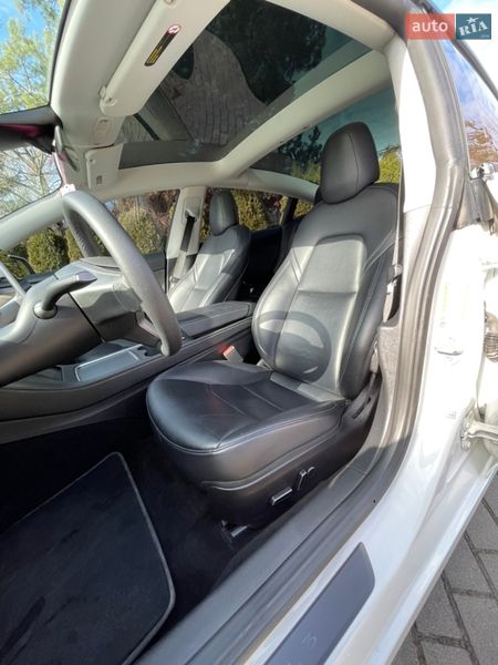 Седан Tesla Model 3 2022 в Львові