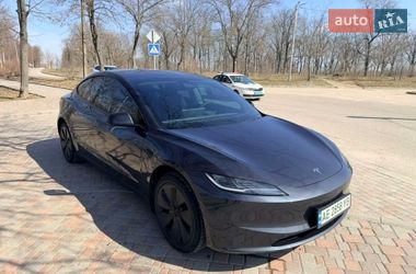 Tesla Model 3  2024