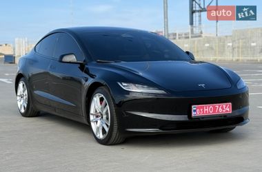 Tesla Model 3  2024