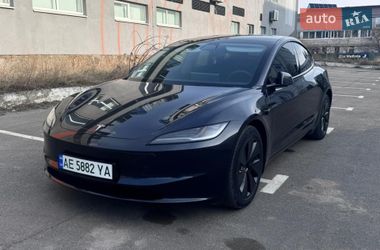 Tesla Model 3  2024