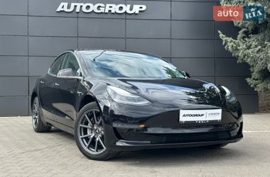 Tesla Model 3  2020