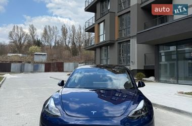 Tesla Model 3  2021