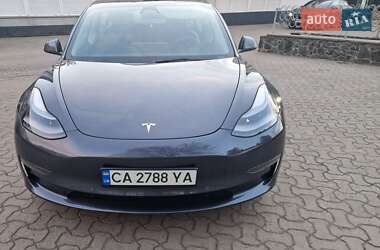 Седан Tesla Model 3 2022 в Черкасах