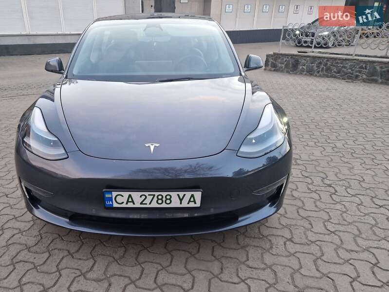 Седан Tesla Model 3 2022 в Черкасах