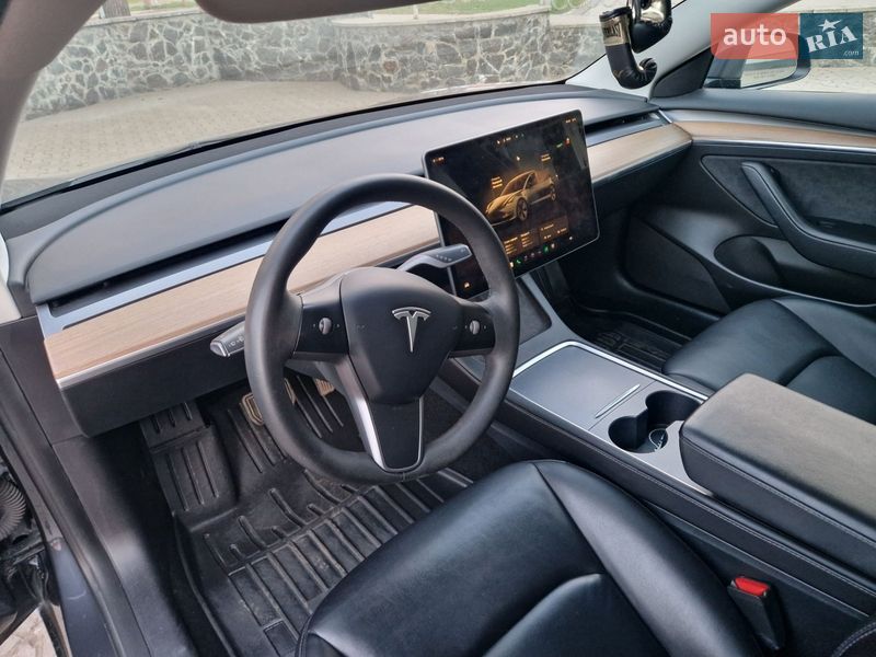 Седан Tesla Model 3 2022 в Черкасах