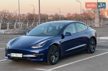 Tesla Model 3  2020