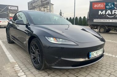 Tesla Model 3 2024