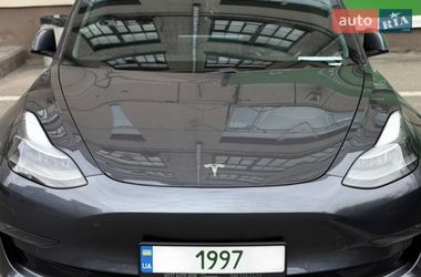 Tesla Model 3  2021