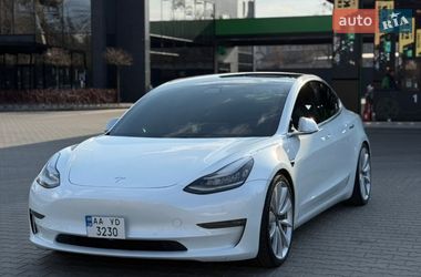 Tesla Model 3  2019