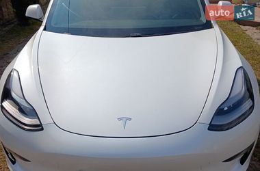 Tesla Model 3  2021