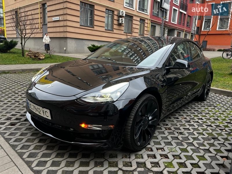Седан Tesla Model 3 2021 в Львові